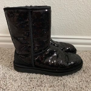 *CLASSIC SHORT* UGG - Black Sequins sz 8